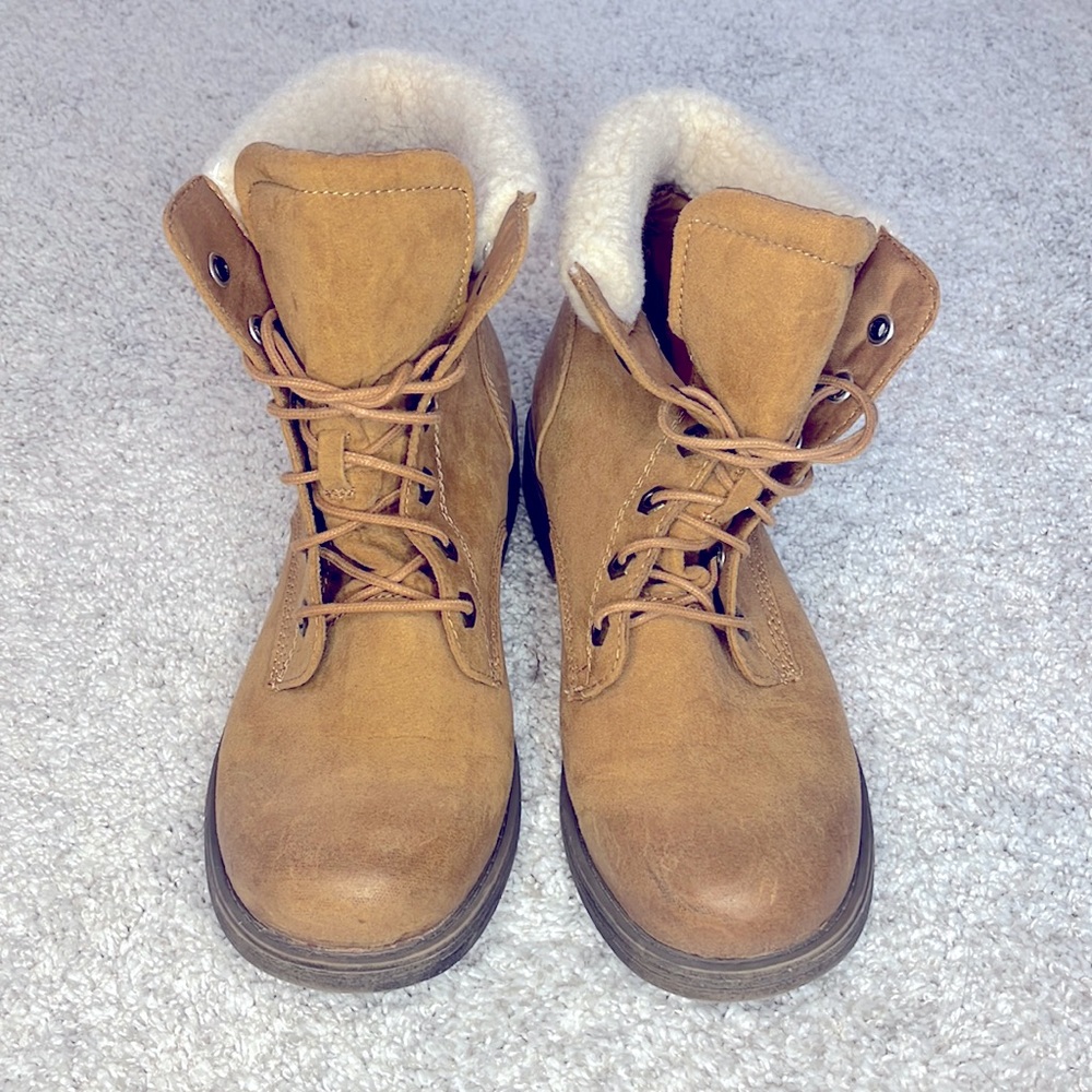 American Eagle Lace up Anke Boots, Tan with cream fleece Ankle, size 10